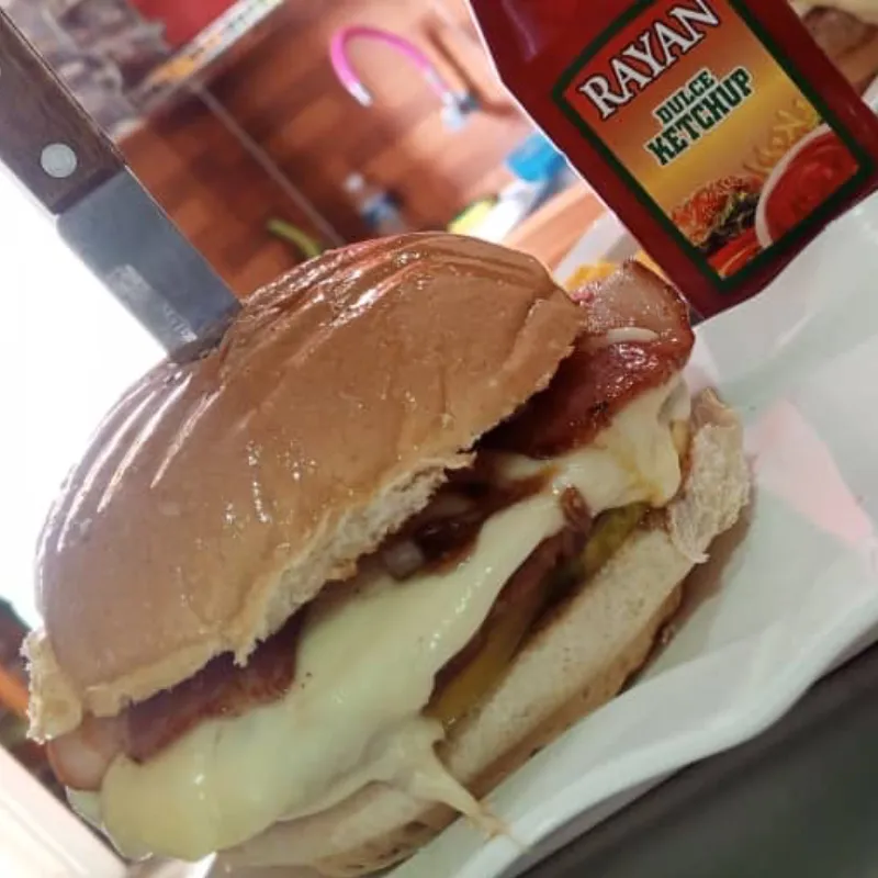 Hamburguesa Quesuda 