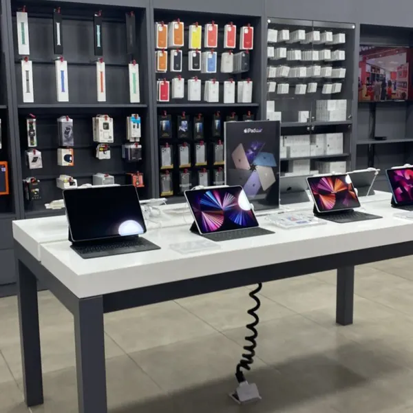 🖥️ LaptopMania – Tecnología con propósito
En LaptopMania nos especializamos en la venta de laptops, accesorios y celulares, con enfoque en rendimiento, transparencia y atención personalizada. Cada modelo se presenta con especificaciones claras, garantía directa y asesoría técnica real, adaptada a tus necesidades.
📦 Productos nuevos y como nuevos
💳 Aceptamos múltiples métodos de pago: USD, MLC, CUP, EUR, Cripto
🚚 Envíos disponibles en toda la Habana
📲 Atención por WhatsApp y Facebook
🎯 Ideal para estudiantes, profesionales, gamers y emprendedores que buscan equipos confiables y bien explicados.
LaptopMania: donde la tecnología se entiende y se respeta.