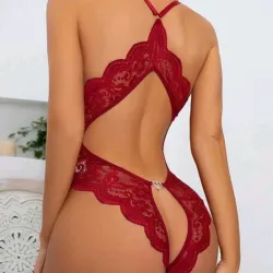 Accesorio de lenceria sexy con abertura trasera color rojo			
