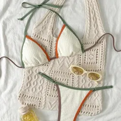 Bikini blanco con detalles en naranja y verde