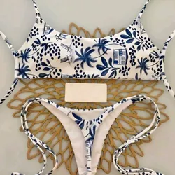Bikini estampado azul y blanco