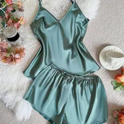 Conjunto de dos piezas de satín verde