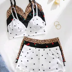 Conjunto pijama negro con flores rojas