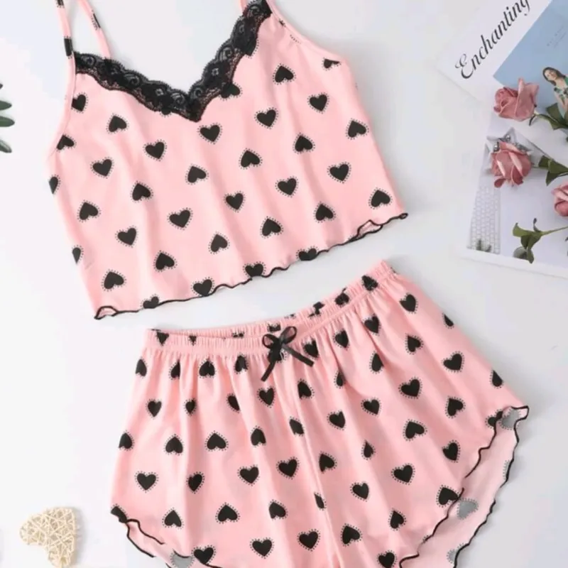 Conjunto pijama rosa con corazones 