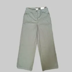 Pantalón verde aceituna ancho