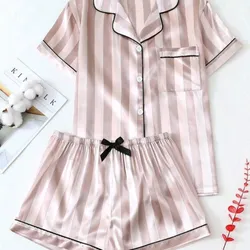 Pijama rosa a rayas de satin