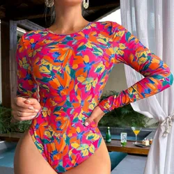 Trusa enteriza con estampado floral en rosa