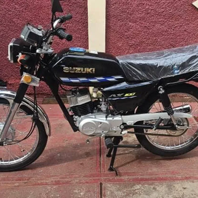 Moto Suzuki AX100 