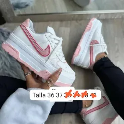 Nike (M)
