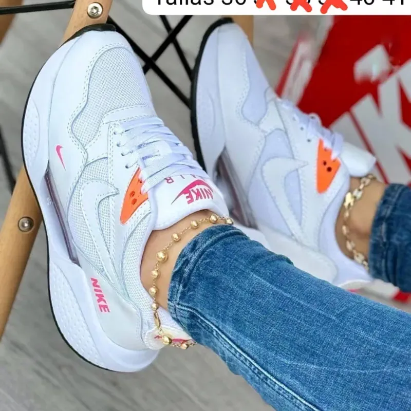 Nike (M)