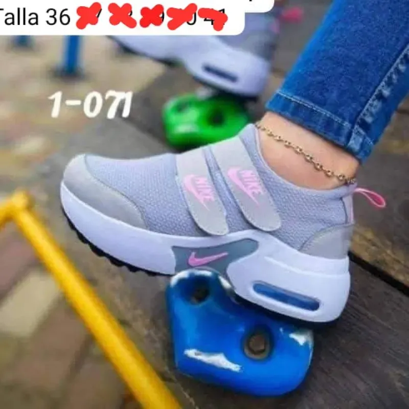 Nike (M)