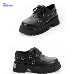 Zapatos negros de plataforma con incrustaciones