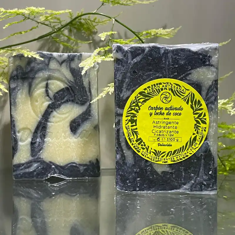 Jabón natural de Carbón Activado + Leche de Coco 🌴 🥛 