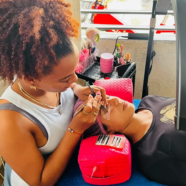Lashista profesional | Realzo tu belleza natural 👁️🫧🌸
Artista de cejas  y pestañas 🩷