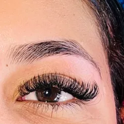 Sacado de cejas con pinzas 