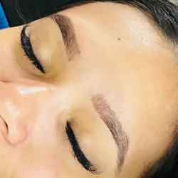 Sacado de cejas con pinzas + Tinte semipermanente