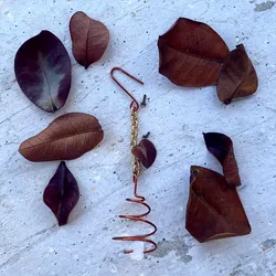 🌀Arete colgante en espiral de cobre y cuarzo 