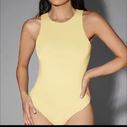 body amarillo