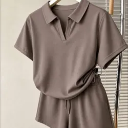 juego corto de camisa de cuello carmelita oscuro