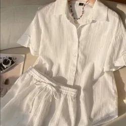 juego de chorts corto y camisa blanco