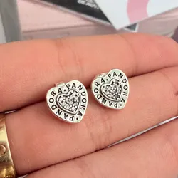 Aretes clásicos de corazón Pandora