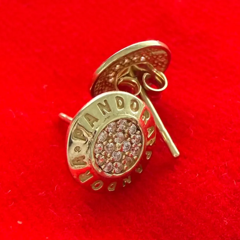 Aretes Clásicos Pandora de oro 10 k 