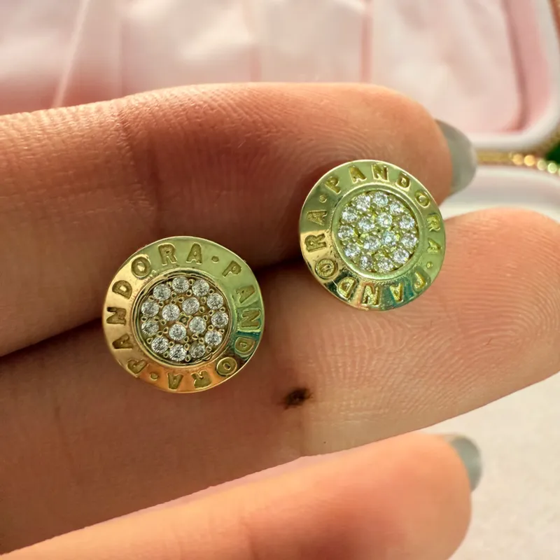 Aretes Clásicos Pandora de oro 10 k 