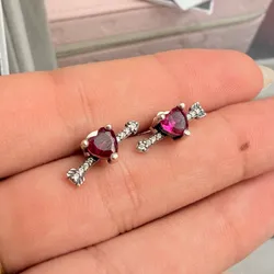 Aretes corazón rojo flechado