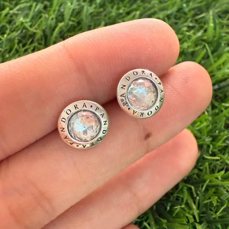 Aretes piedra blanca clásica 