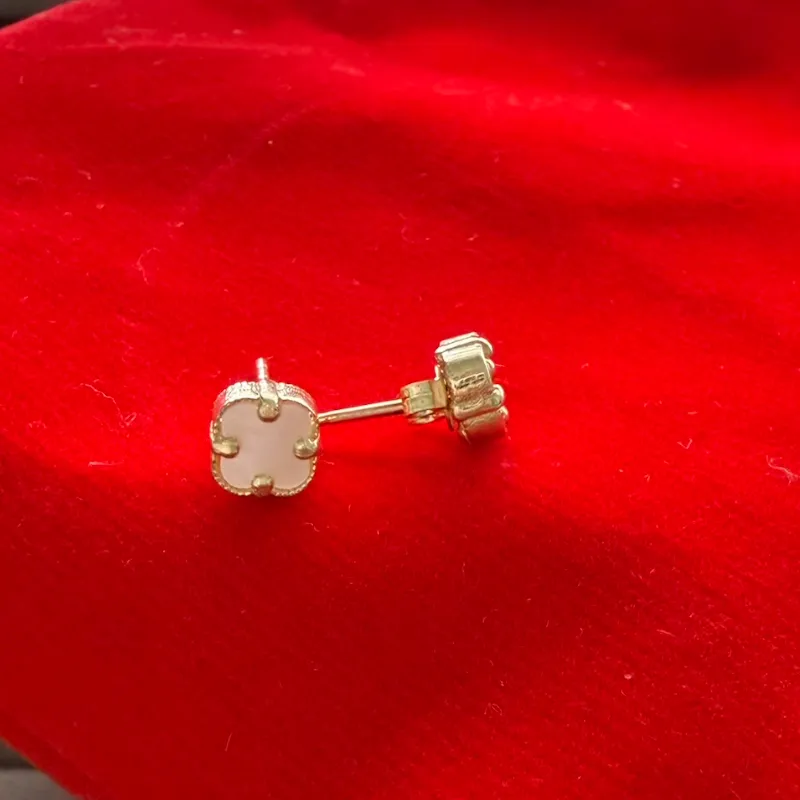 Aretes Van Cleef blanco de oro