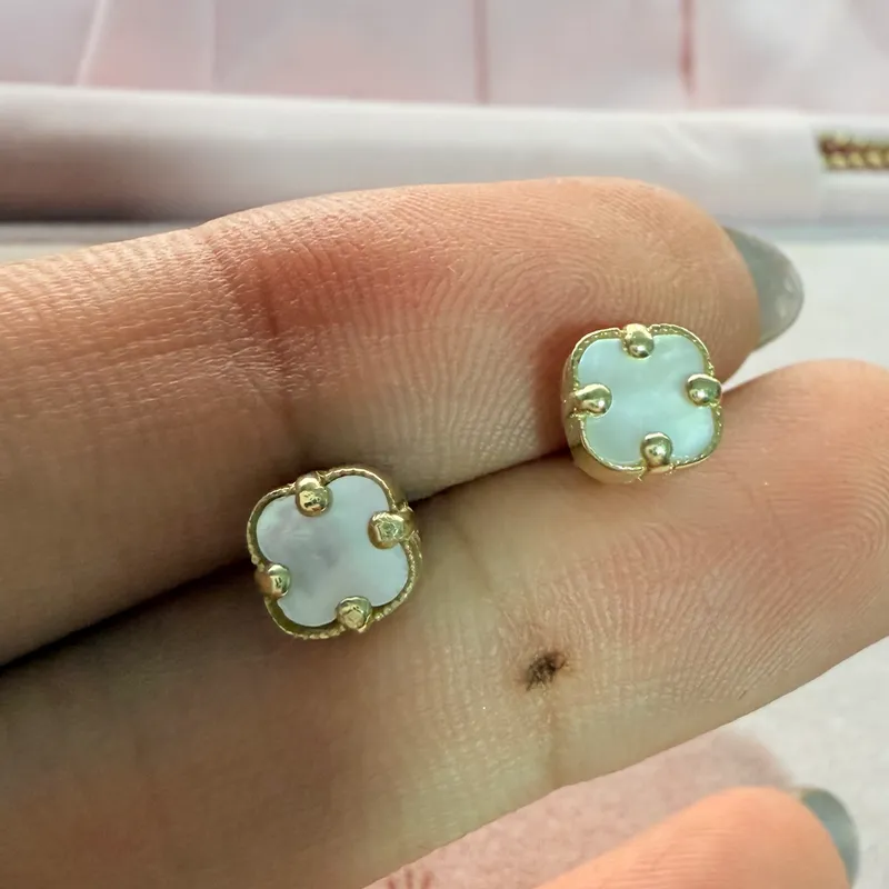 Aretes Van Cleef blanco de oro