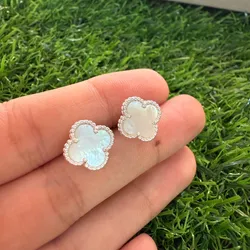Aretes van Cleef blancos 
