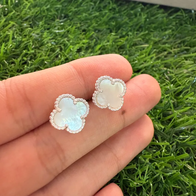 Aretes van Cleef blancos 