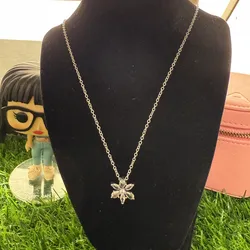 Cadena flor con piedras (copo de nieve ) 