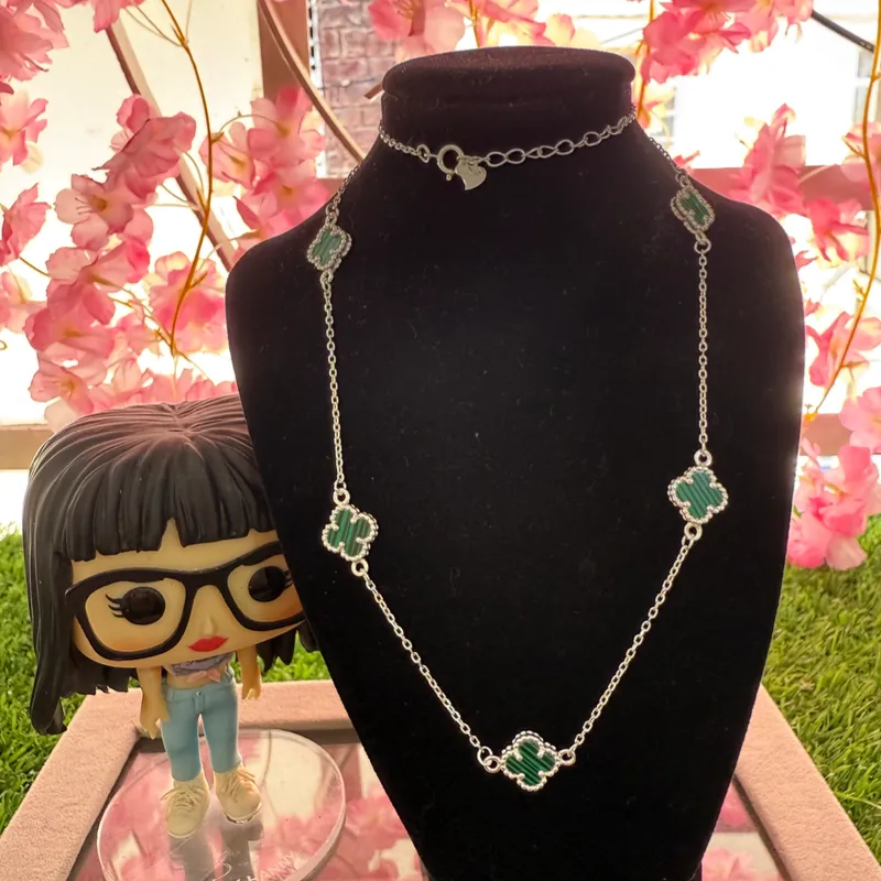 Cadena van Cleef 5 flores verdes