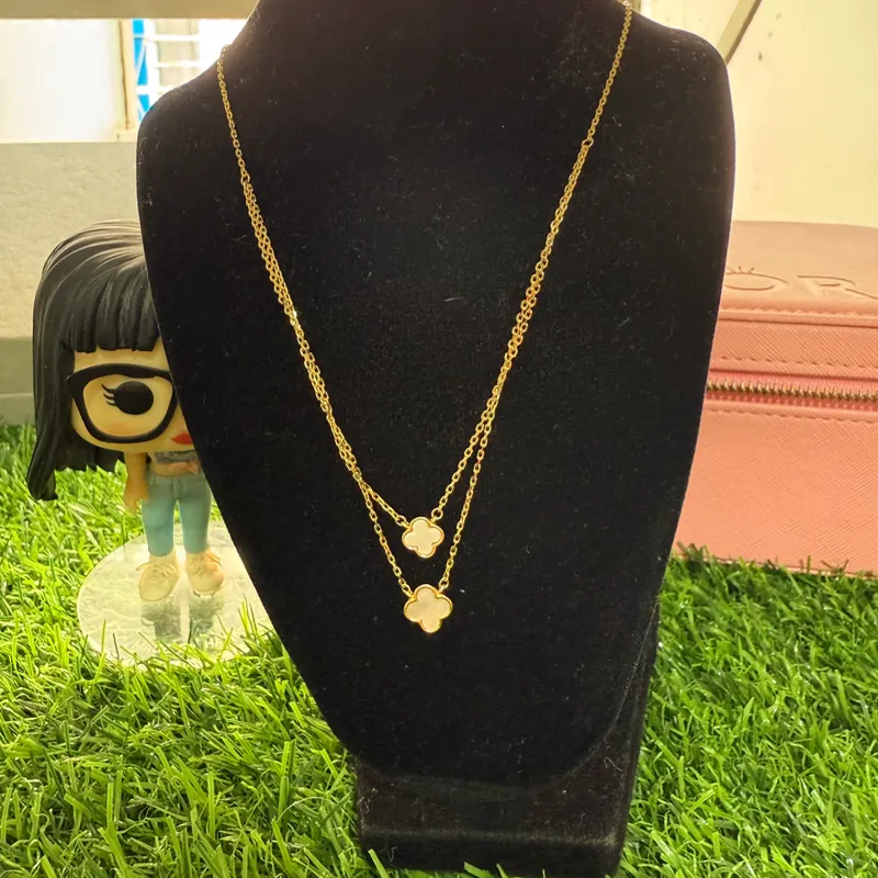Cadena van Cleef de 2 flores blancas de plata s925 con baño de oro