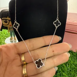 Cadena van Cleef de 3 flores negras 