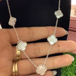 Cadena Van Cleef de 5 flores blancas 