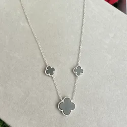 Cadena van Cleef negra 3 flores
