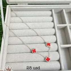 Cadena Van Cleef roja 3 flores pequeñas
