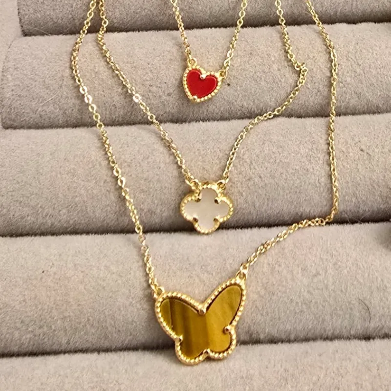 Cadena van Cleef triple con mariposa baño de oro