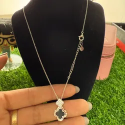 Cadena van Cleff a flores negras