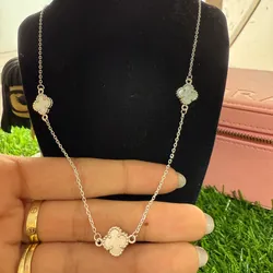 Cadenas van Cleef de 3 flores blancas 