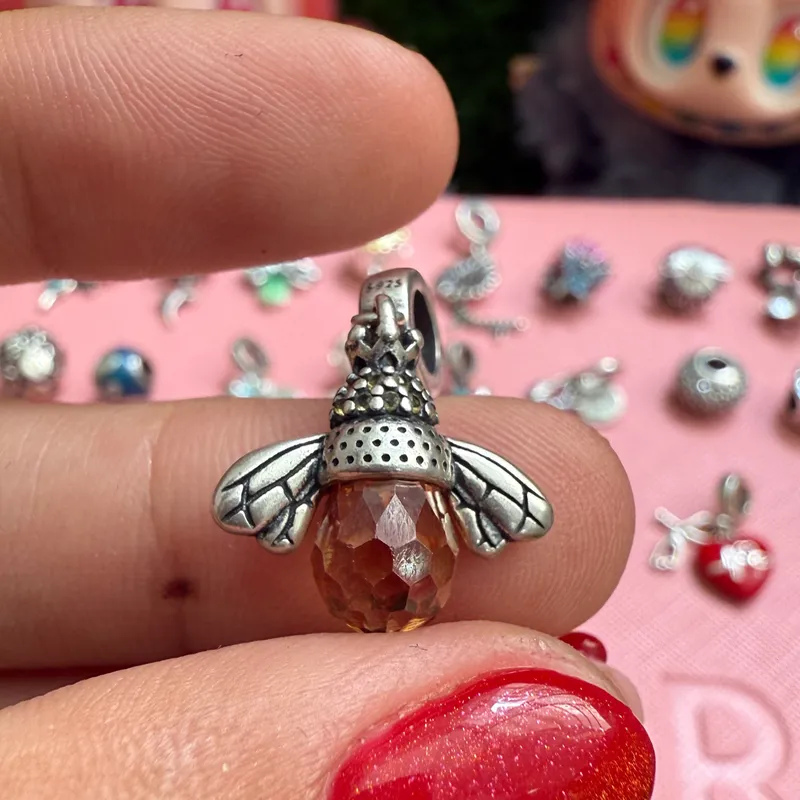 Charm abeja reina 