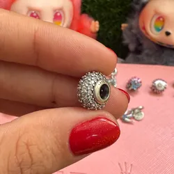 Charm bola con piedras blancas 