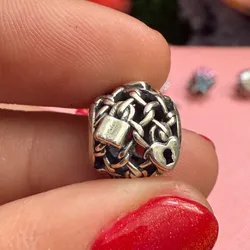 Charm bola de cerca con candados 🔐 