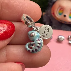 Charm camaleón con rayas 