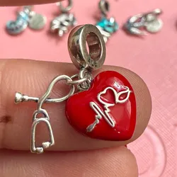 Charm corazón con esteto 