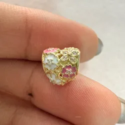 Charm corazón flores rosadas de oro 10 k 