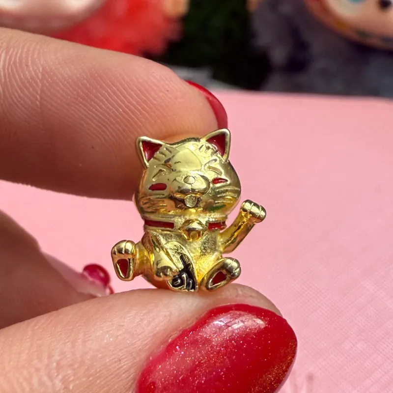 Charm gato dorado de la suerte 